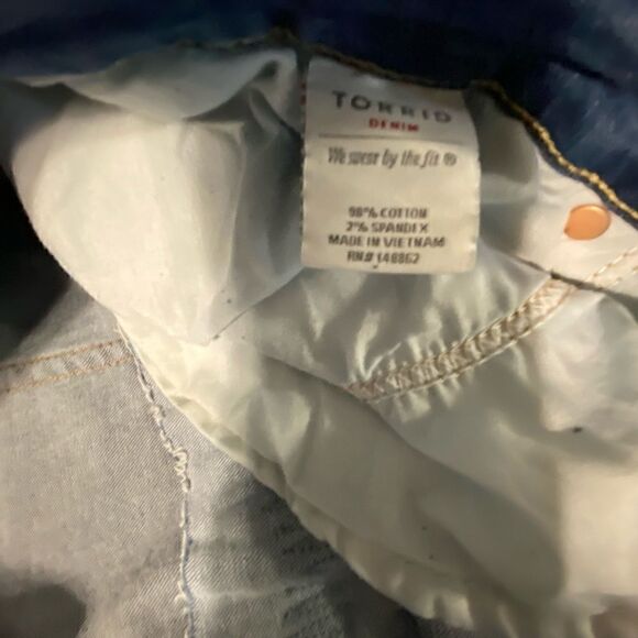 Torrid Distress Skinny Jeans Size 30R - Picture 3 of 9